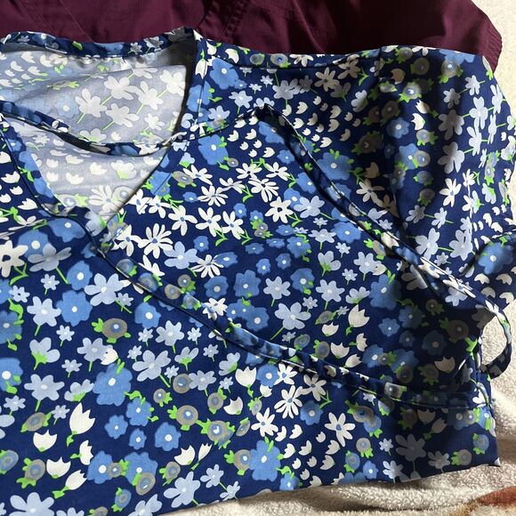 Lot of 6 Women's Scrub Top Medium Girl Power Aztec Floral Solid Short Sleeves - Picture 7 of 11